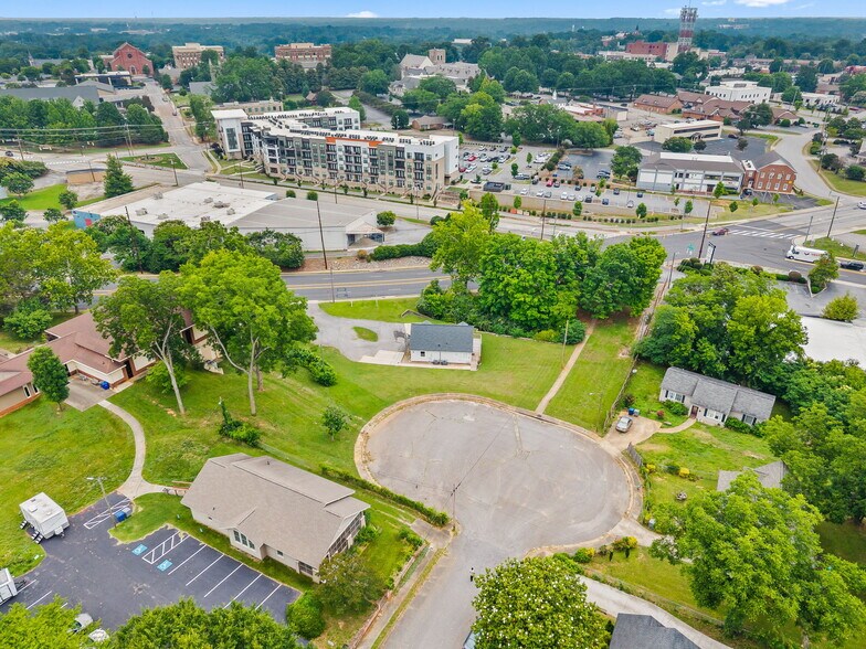 More Photos Of 275 E Henry St, Spartanburg Office Residential For Sale