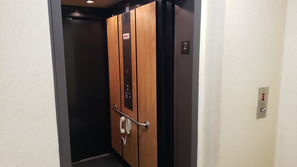 More Photos Of 4 Cedar Swamp Rd, Glen Cove Office For Sale