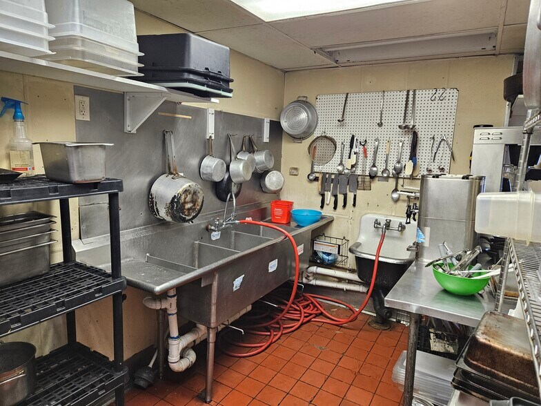 More Photos Of 2519 N 1st Ave, Evansville Fast Food For Lease