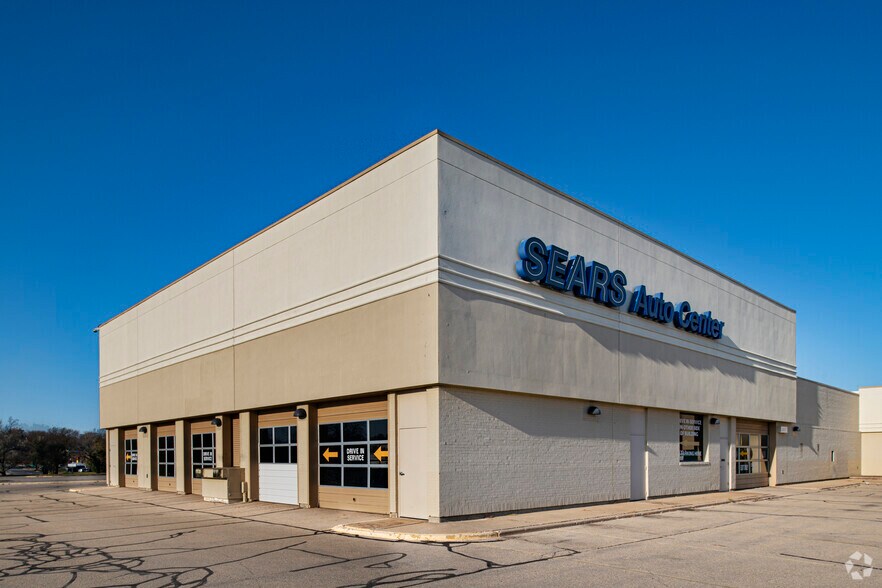 Primary Photo Of 89 East Towne Mall, Madison Unknown For Lease