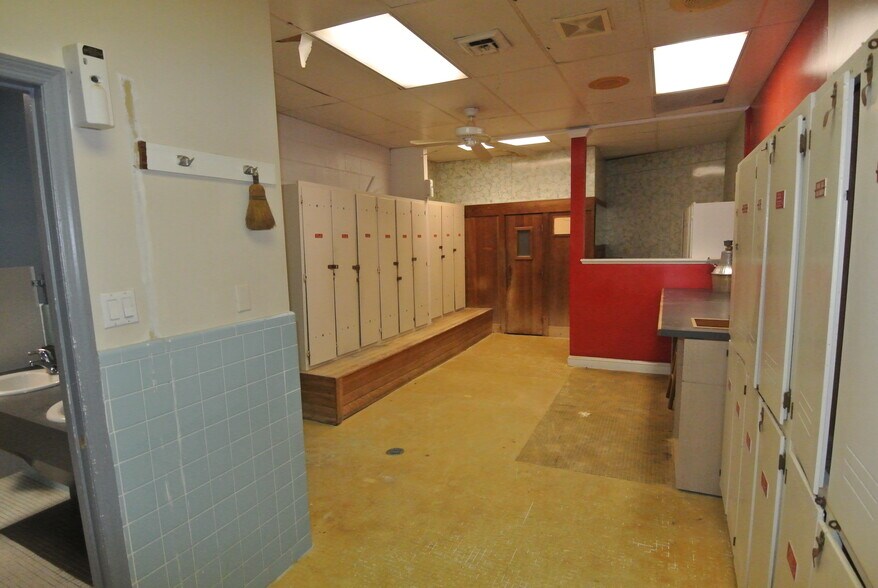 More Photos Of 2911 Brunswick Ave, New Bern Sports And Entertainment For Lease