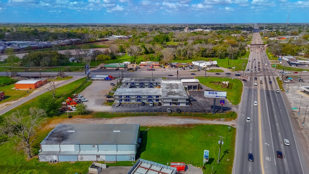 More Photos Of 110 E Highway 6, Alvin Hotel For Sale
