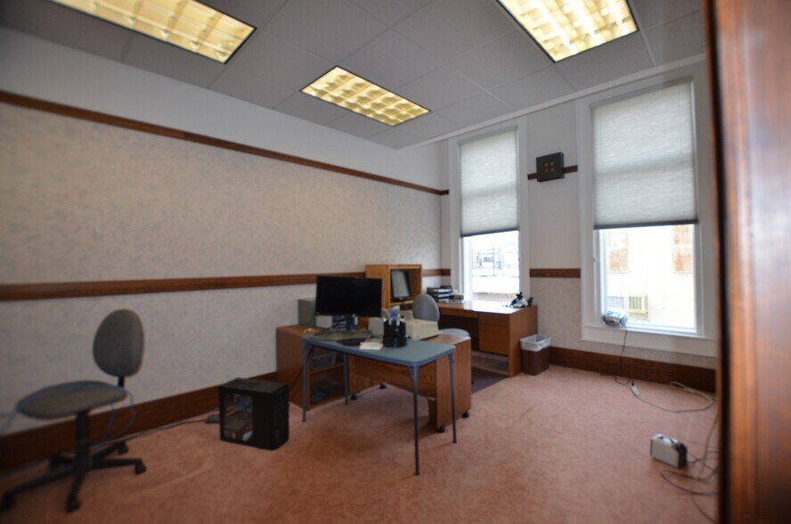 More Photos Of 4 S Idaho St, Dillon Office For Sale