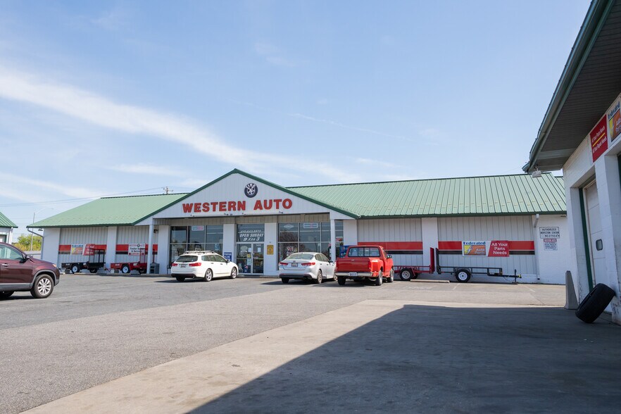 More Photos Of 1406 Main St, Stevensville Auto Dealership For Sale