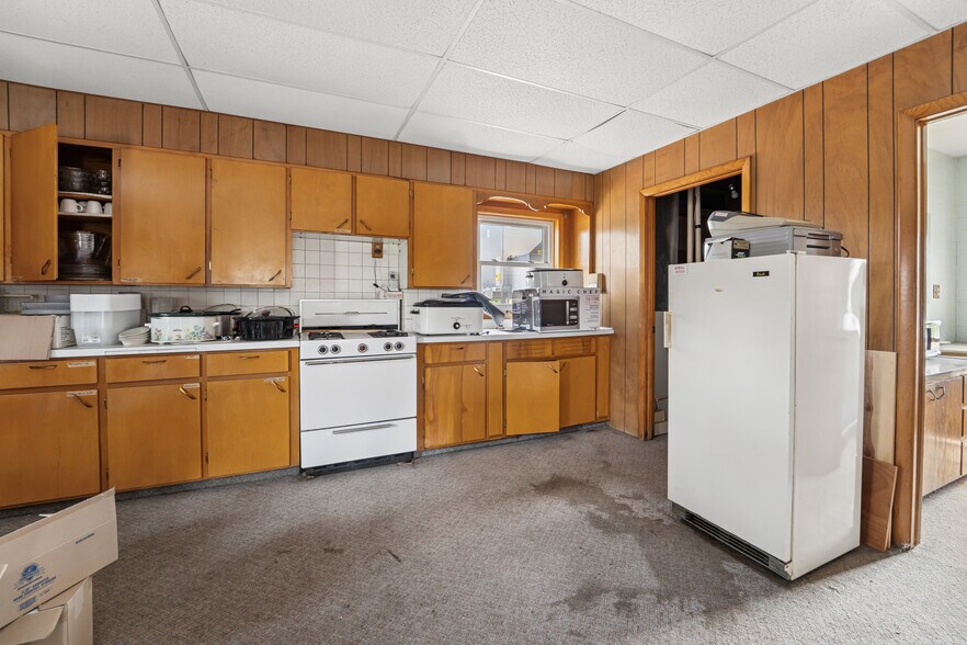 More Photos Of E9102 State Road 96 Hwy, Fremont Restaurant For Sale