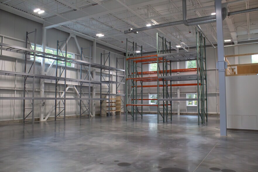More Photos Of 6 Bellemore, Bedford Warehouse For Lease