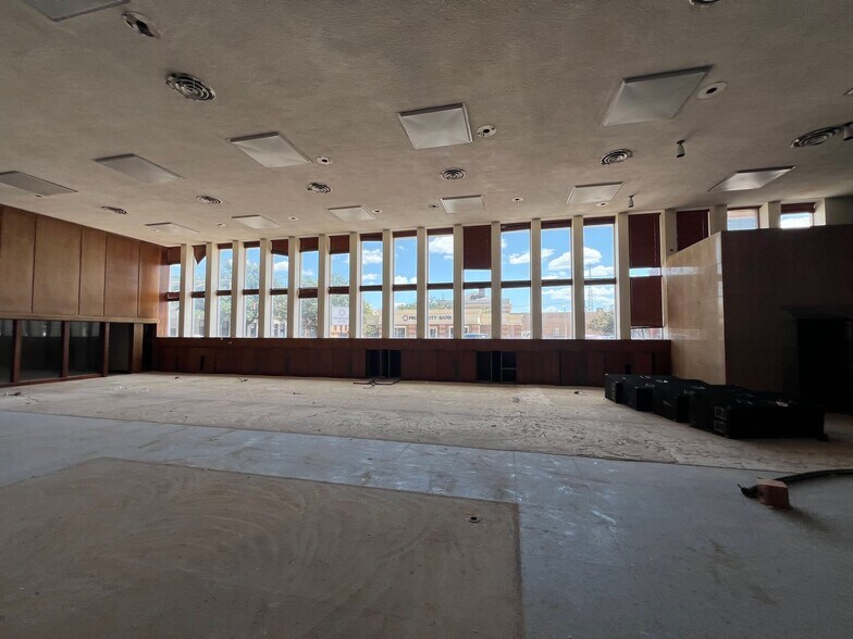 More Photos Of 100 N Main St, Corsicana Office Residential For Sale