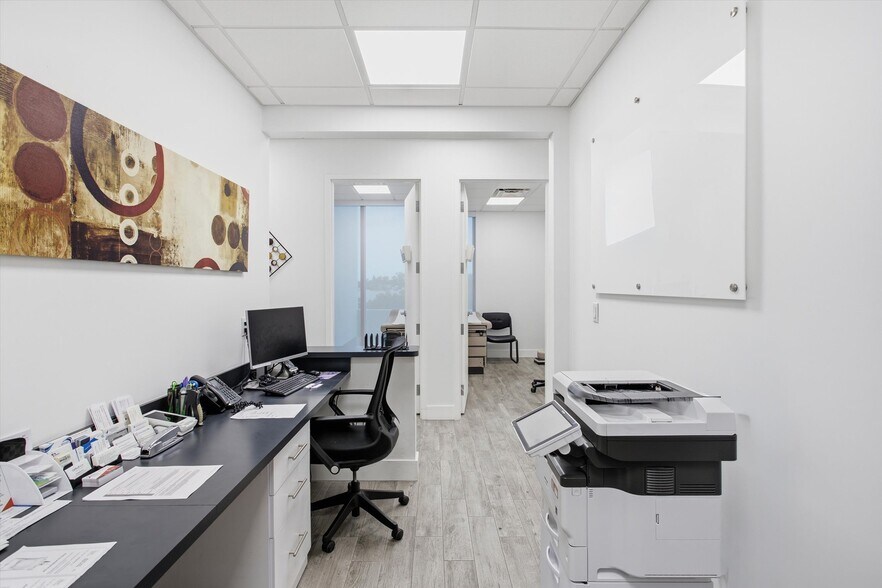 More Photos Of 10450 NW 33rd St, Doral Office For Sale