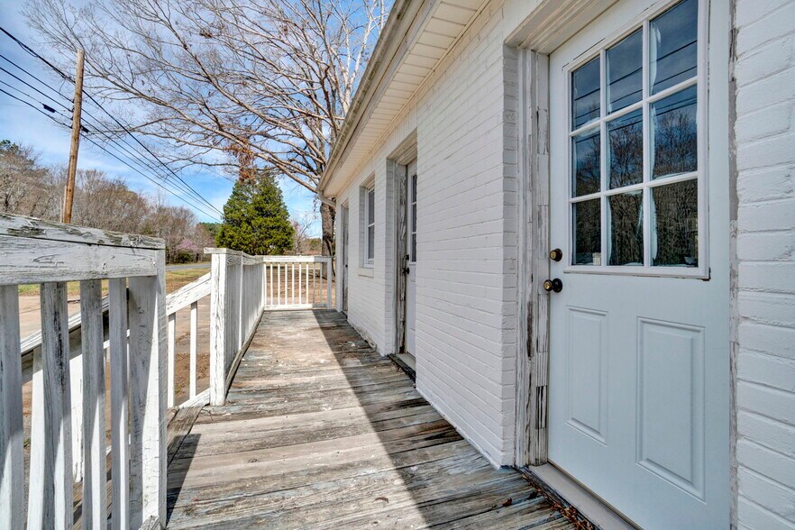 More Photos Of 12117 Highway 221, Woodruff Office For Sale