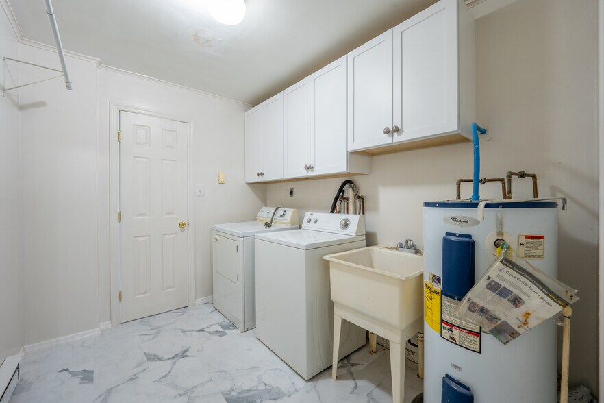 More Photos Of 700 Hoke St, Latrobe Office For Sale