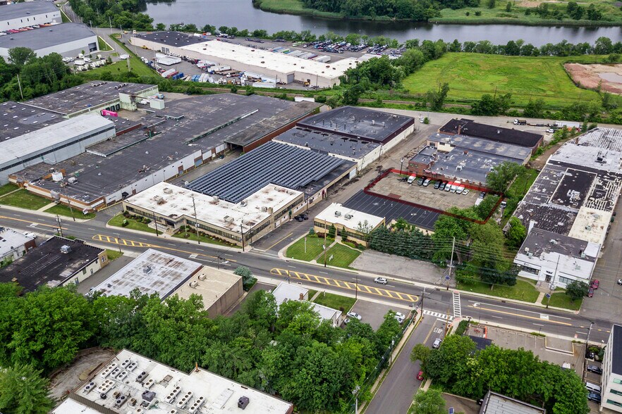 More Photos Of 1050 Slocum Ave, Ridgefield Warehouse For Lease