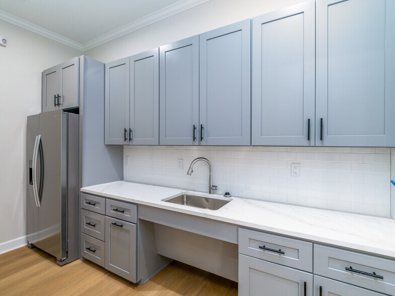 More Photos Of 1325 Main St, Katy Office Residential For Lease