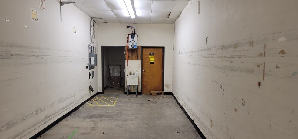 More Photos Of 101 US Highway 41 Alt S Hwy, Providence Storefront For Lease