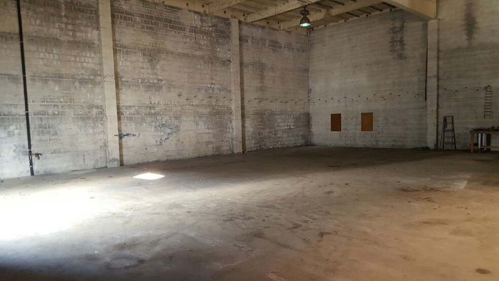 More Photos Of 251 NE Kilpatrick St, Portland Warehouse For Lease