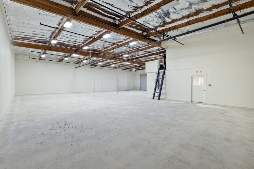 More Photos Of 1595 Walter St, Ventura Warehouse For Lease