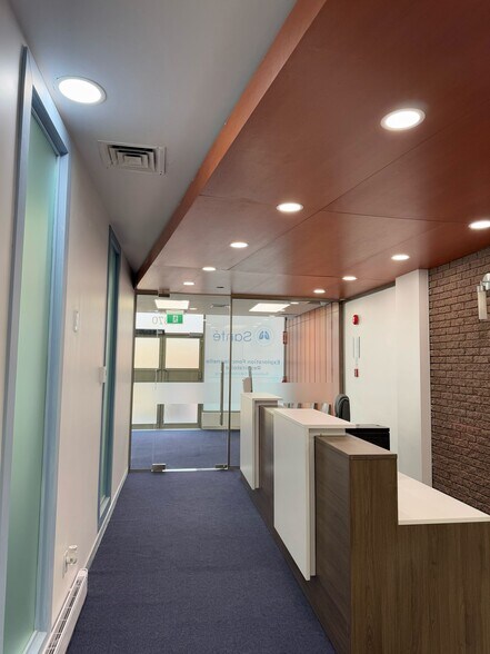 More Photos Of 3858-3870 Notre-Dame, Laval Office For Sale