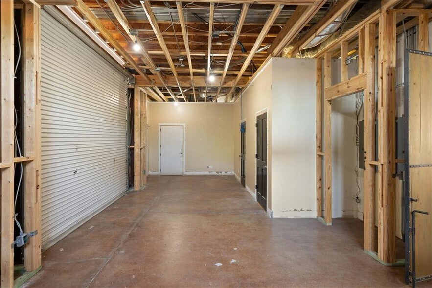 More Photos Of 16 Boardwalk Plz, Saint Simons Island General Retail For Sale