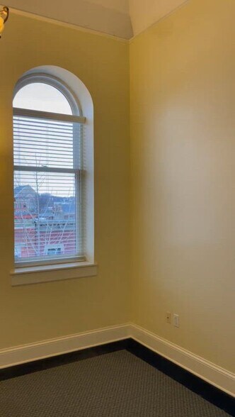 More Photos Of 421-423 Madison Ave, Covington Loft Creative Space For Sale