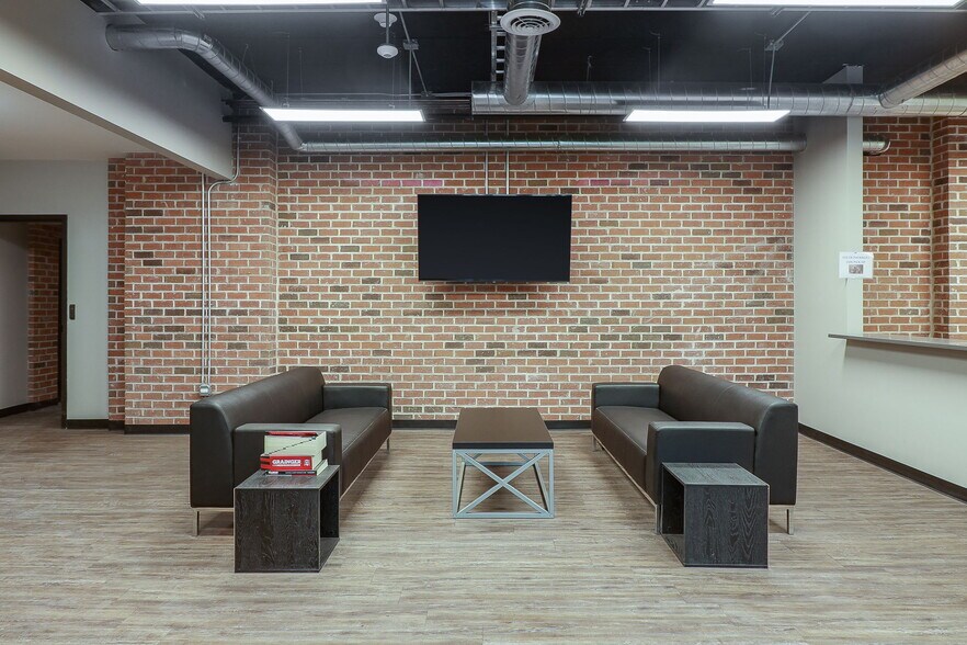 More Photos Of 929 Childs St, Wheaton Warehouse For Sale