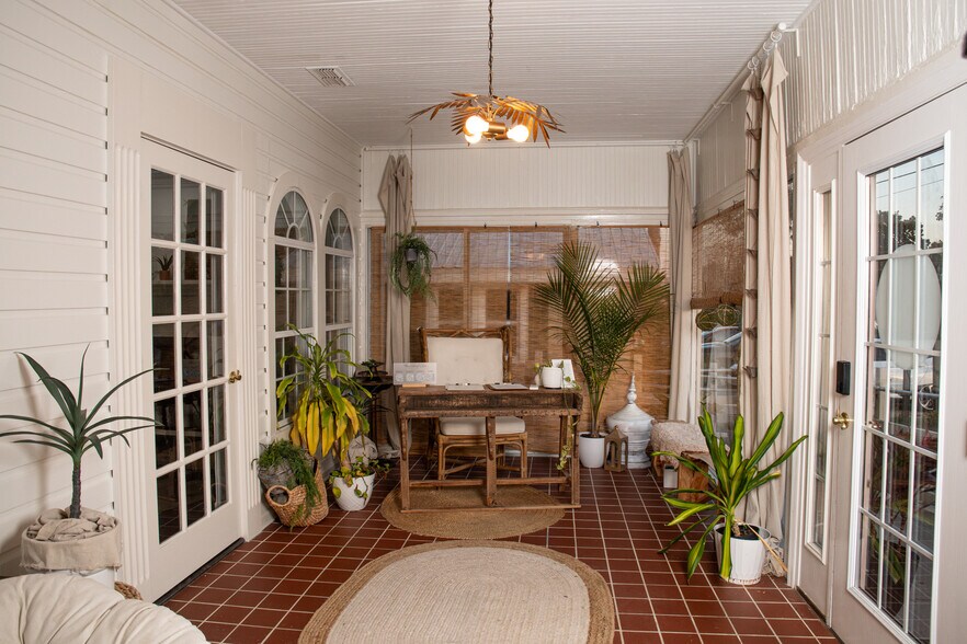 More Photos Of 23 E 8th St, Panama City Office Residential For Sale