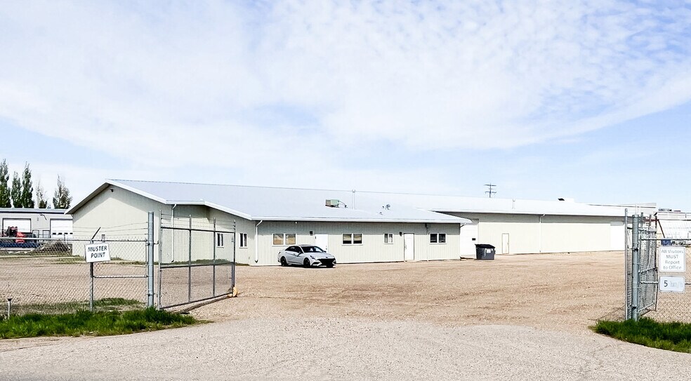 Primary Photo Of 1276 32 St SW, Medicine Hat Service For Lease