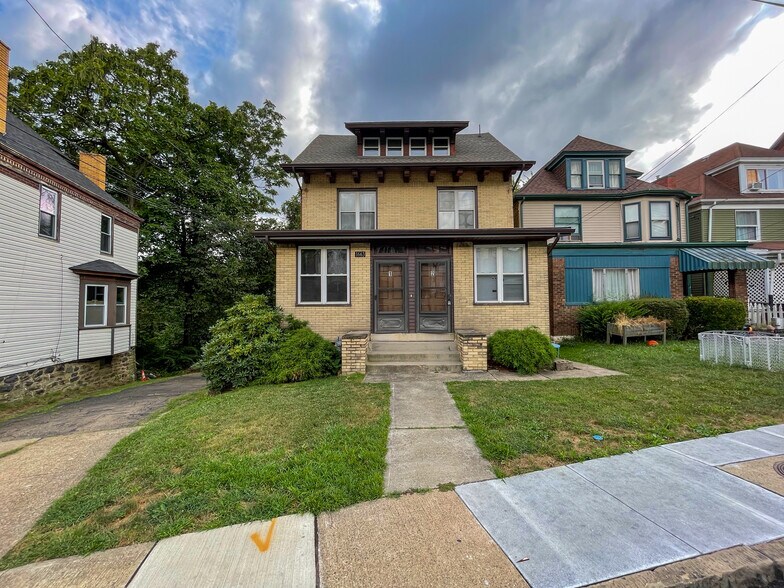Primary Photo Of 1663 Suburban Ave, Pittsburgh Apartments For Sale