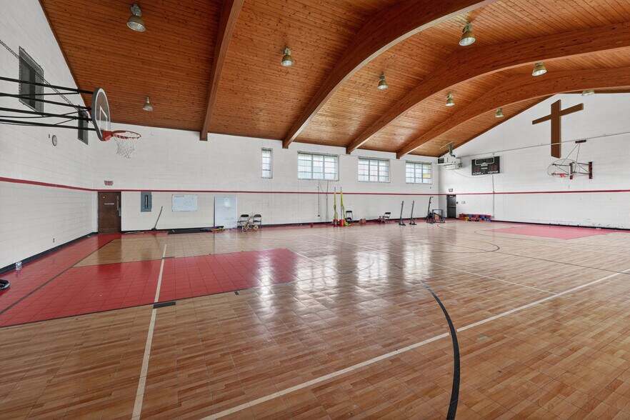 More Photos Of 206 Emerling Dr, Saint Louis Religious Facility For Sale
