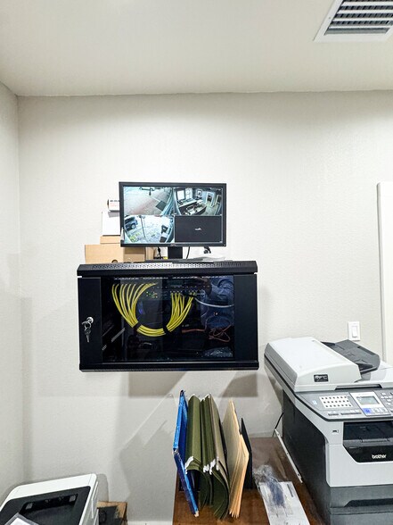 More Photos Of 119 E 2nd St, Hallettsville Office For Lease