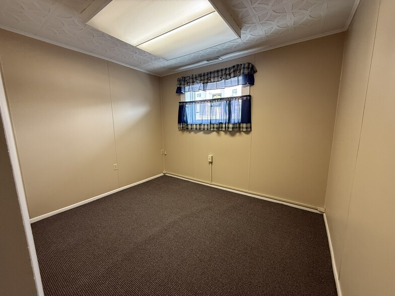 More Photos Of 584 Wyoming Ave, Kingston Medical For Sale