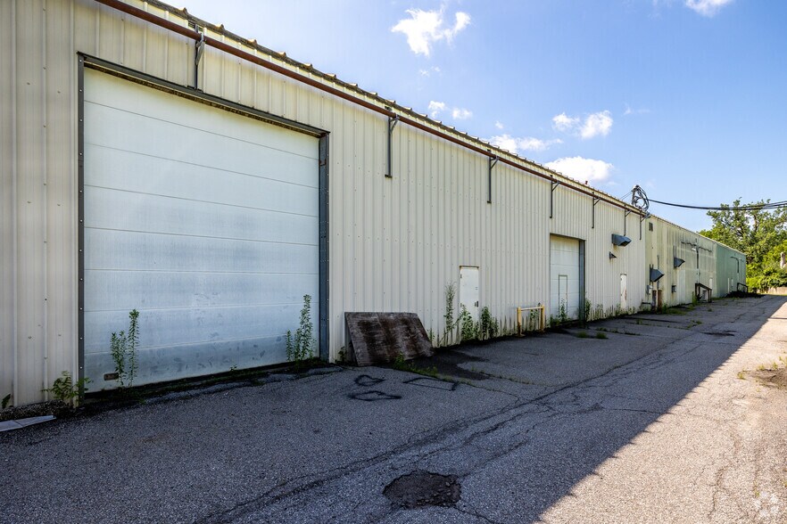 More Photos Of 4600 Park Ave, Des Moines Warehouse For Lease