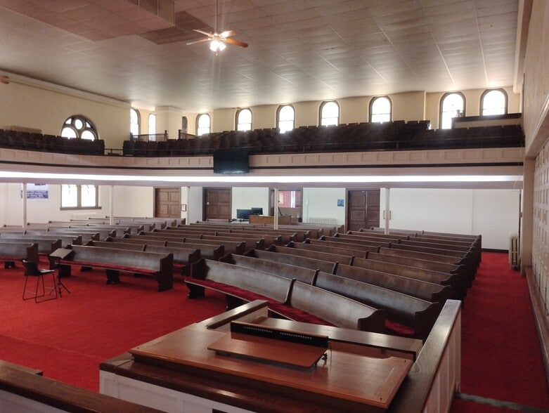 More Photos Of 906 Elm St, Coffeyville Religious Facility For Sale