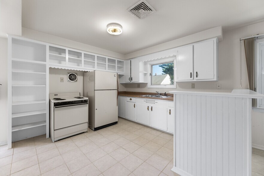 More Photos Of 235 Prospect Plains Rd, Monroe Township Office For Sale