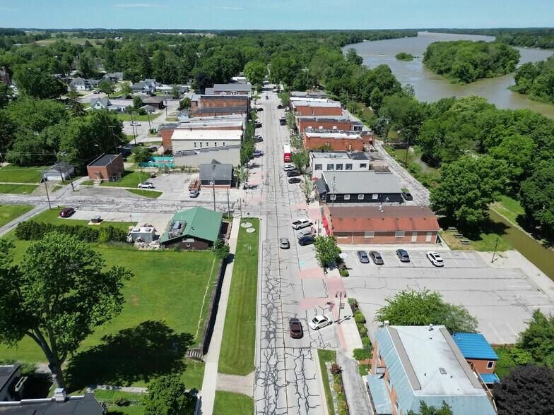 More Photos Of 24098 Front St, Grand Rapids Restaurant For Sale