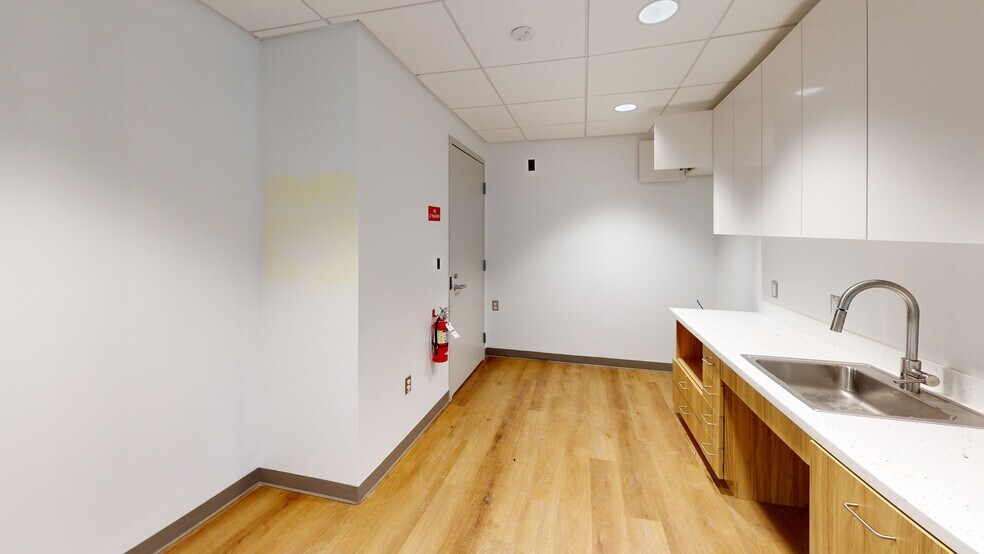 More Photos Of 184 Route 101, Bedford Bank For Lease