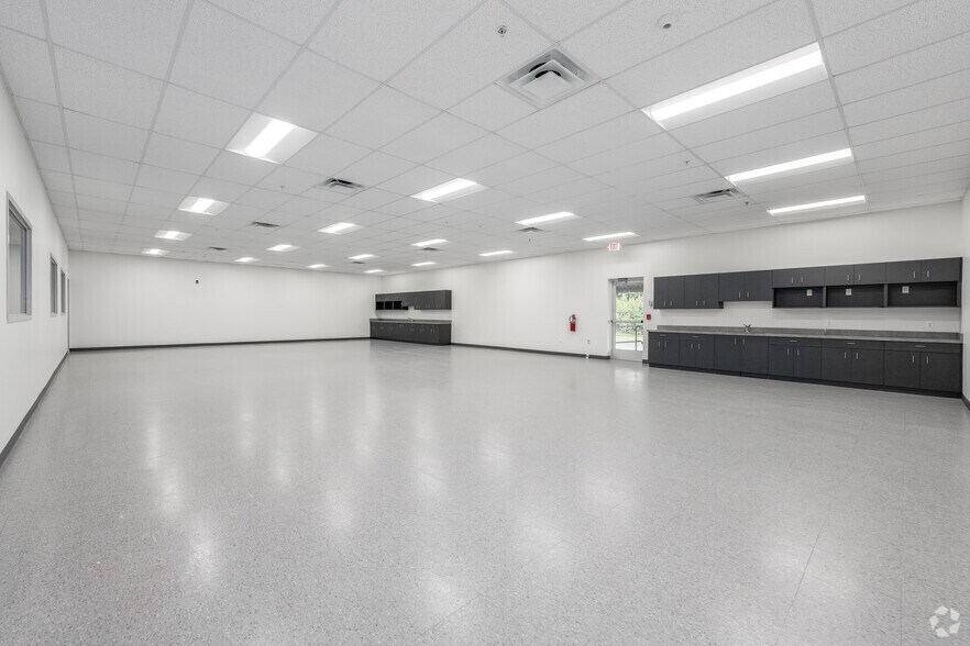 More Photos Of 610 Chelsea Rd, Aberdeen Warehouse For Lease