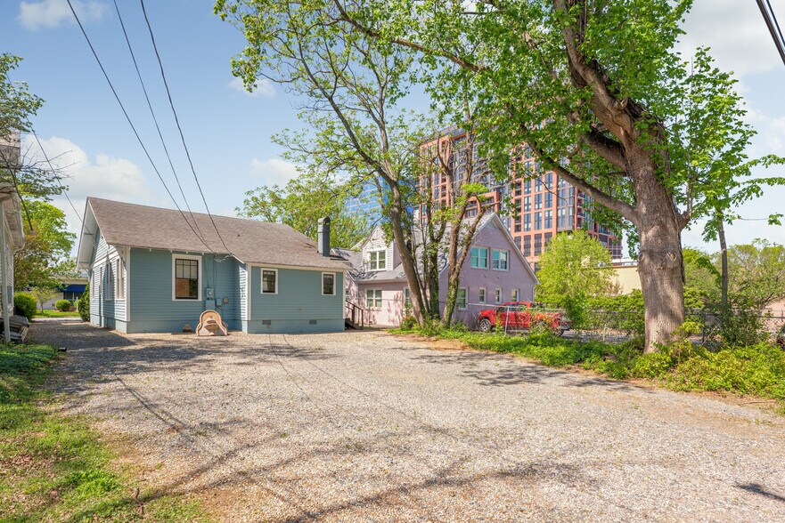 More Photos Of 221 E Kingston Ave, Charlotte Office Residential For Sale