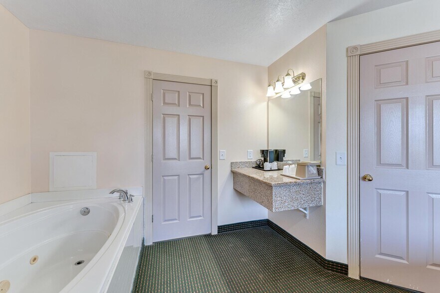 More Photos Of 260 W Main St, Vernal Hotel For Sale