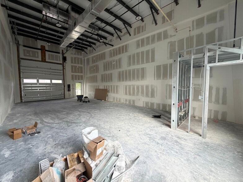 More Photos Of 11075 Tamiami Trl E, Naples Flex For Lease