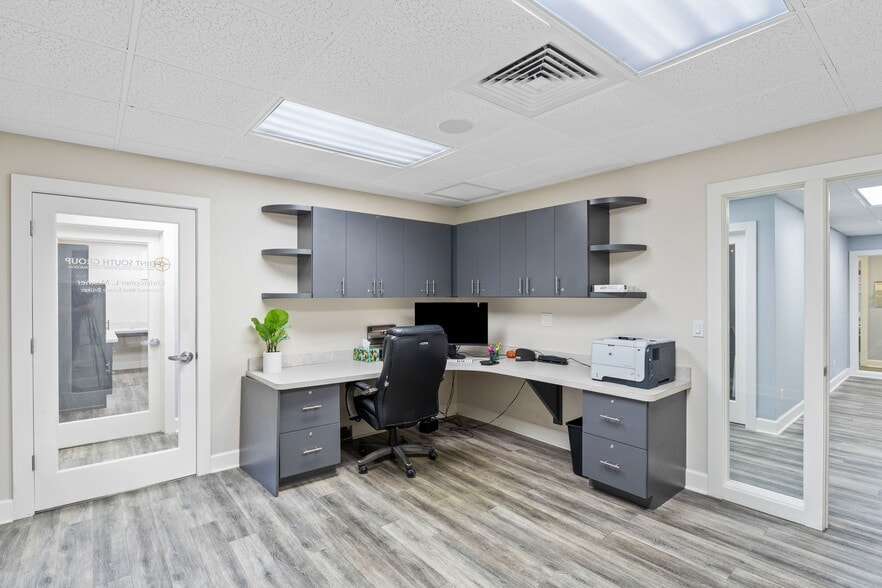 More Photos Of 6241 Arc Way, Fort Myers Office For Sale
