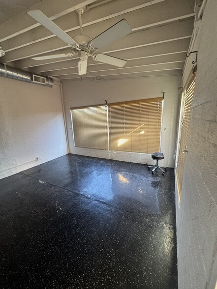 More Photos Of 2905 N Sepulveda Blvd, Manhattan Beach Storefront For Lease