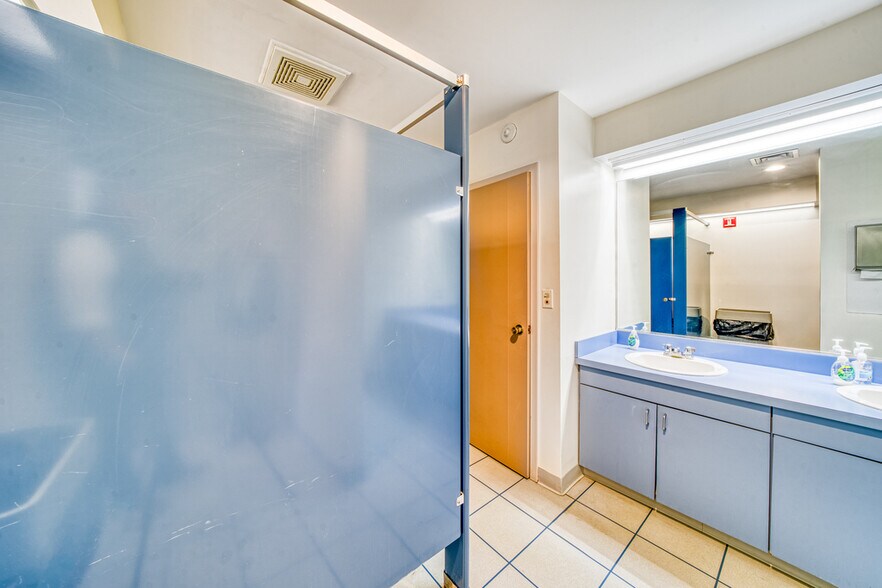 More Photos Of 99 Middle St, Manchester Office Residential For Sale