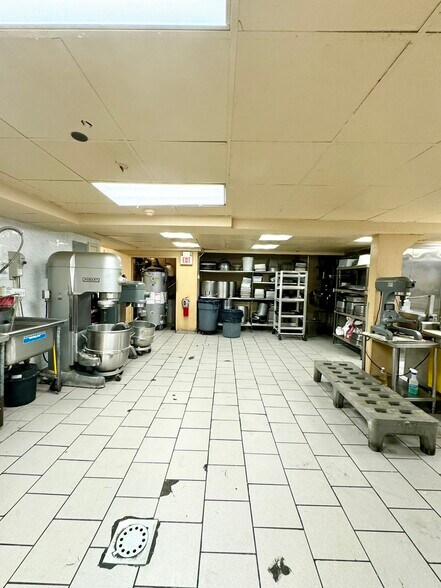 More Photos Of 908-912B Hempstead Tpke, Franklin Square Restaurant For Sale