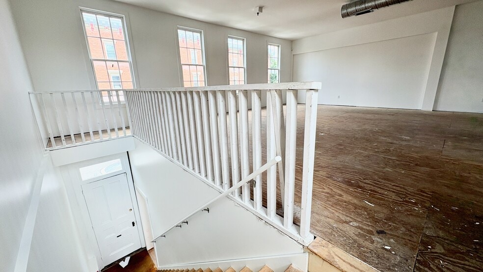 More Photos Of 317 Warren St, Hudson Storefront Retail Residential For Lease