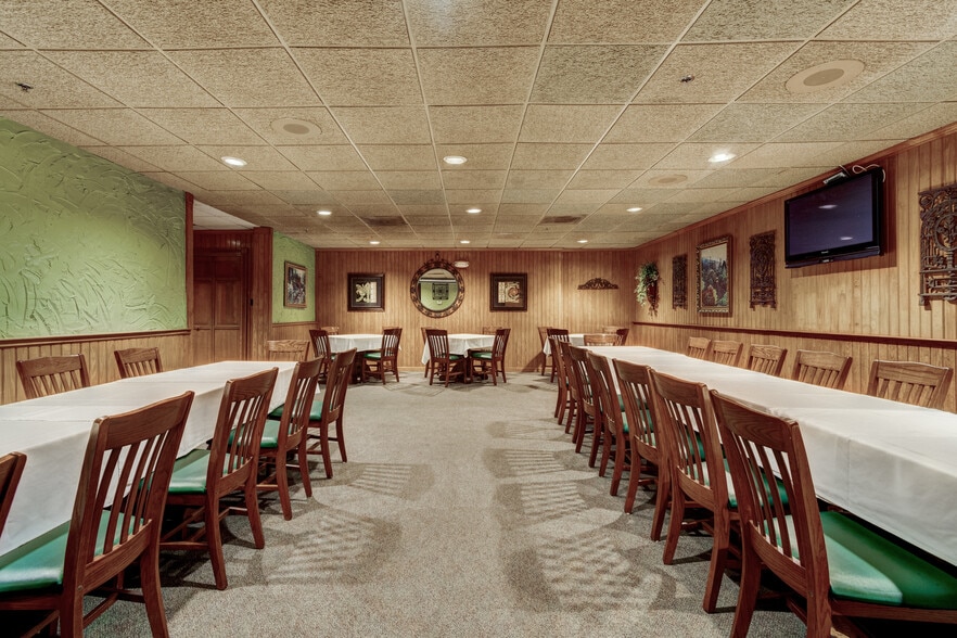 More Photos Of 1702 Park Hill Dr, Gainesville Restaurant For Sale