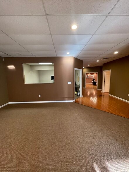 More Photos Of 27 Gary St, Carnegie Light Distribution For Lease