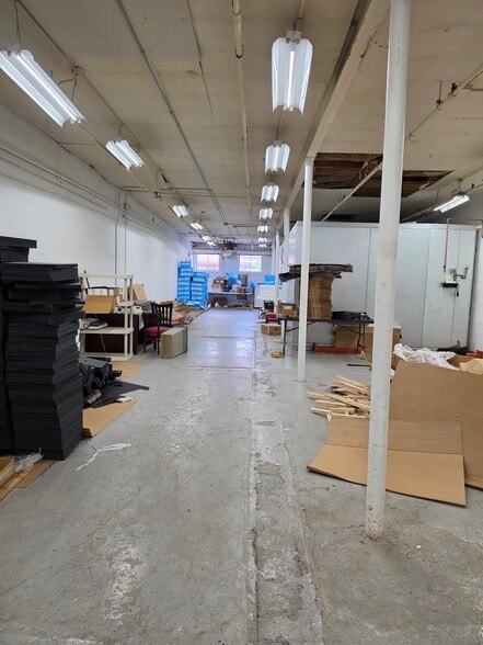 More Photos Of 8040 Ridgeway Ave, Skokie Warehouse For Sale