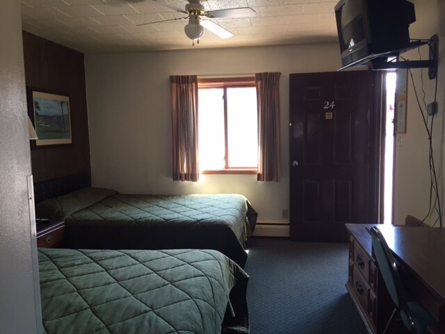 More Photos Of 100 Silver St, Hurley Hotel For Sale