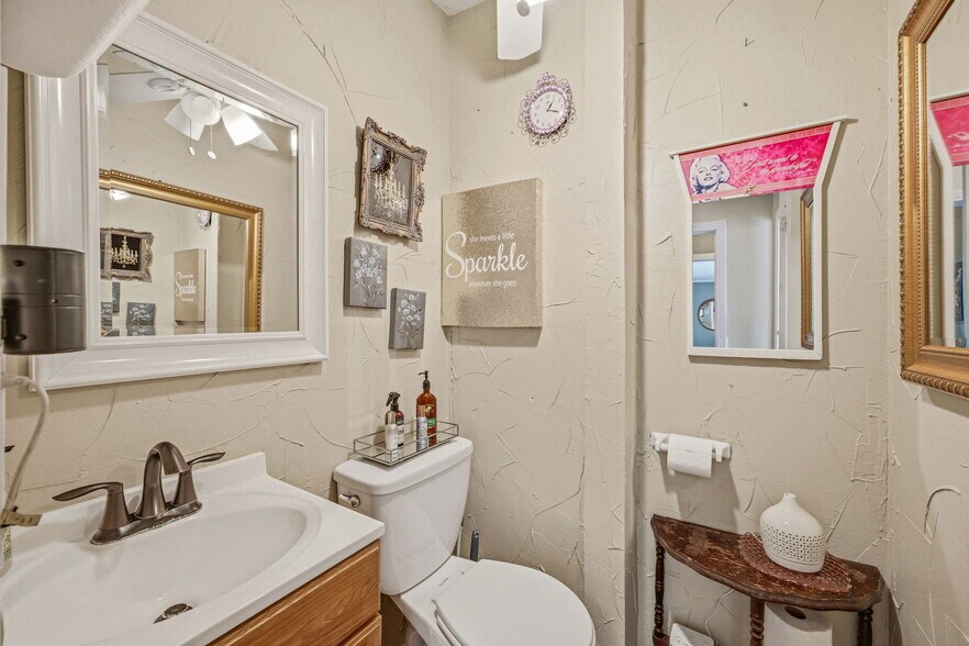 More Photos Of 416 S Morgan St, Granbury Office For Sale