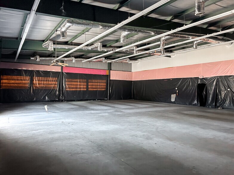 More Photos Of 38 W De Renne Ave, Savannah Storefront Retail Office For Sale