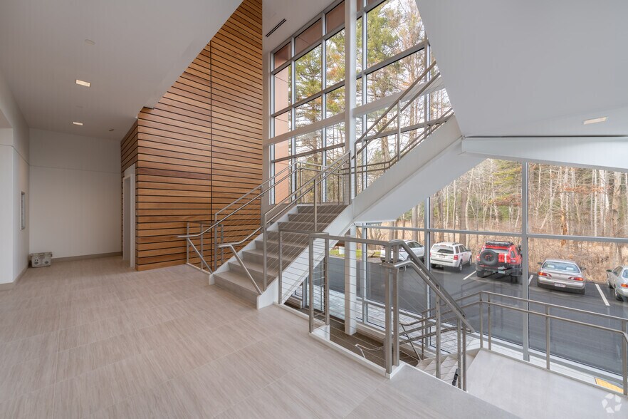 More Photos Of 54 Middlesex Tpke, Bedford Office For Lease